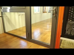 कब्जेदार दरवाज़ा