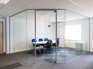 साफ टेम्पर्ड आधुनिक कार्यालय ग्लास विभाजन प्रणाली सफाई के लिए आसान