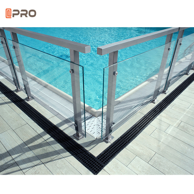 आंतरिक ग्लास स्विमिंग पूल एल्यूमीनियम हैंड्रिल स्टेनलेस स्टील की सीढ़ियाँ Balustrades